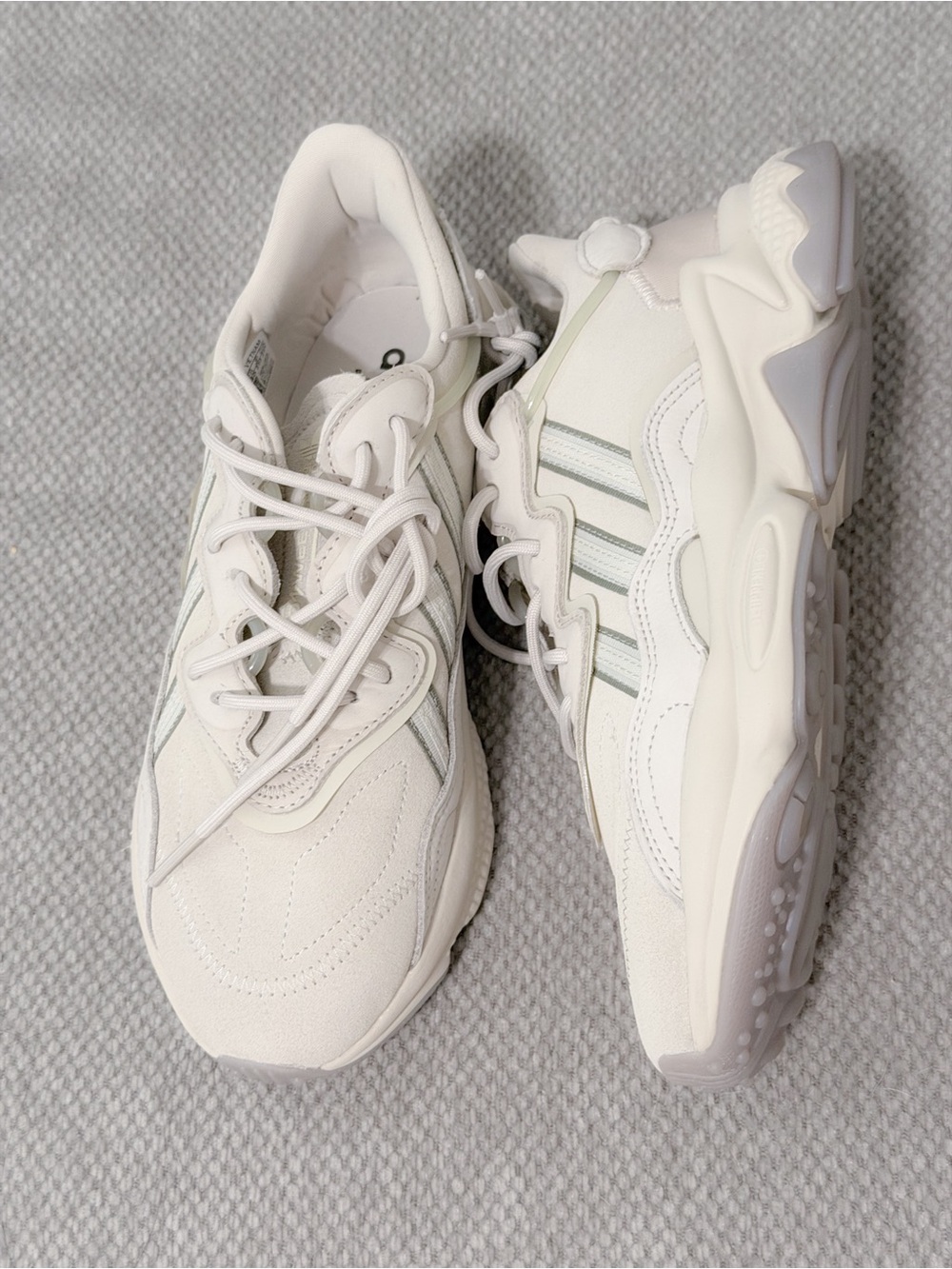 Brand New! Adidas ozweego sneakers - popularized by kylie, hailey bieber sz 8